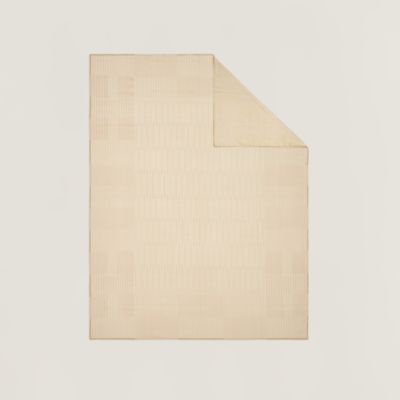 ホームテキスタイル：プレード、クッション、カシミヤ | Hermès